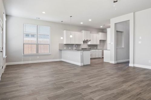 1105 Whispering Hills Dr, Midlothian TX  76063-6603 exterior