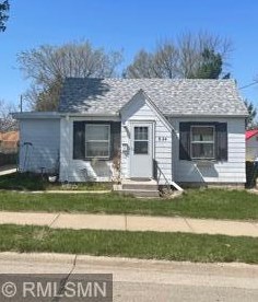 824 9th Ave, Faribault, MN 55021-6839
