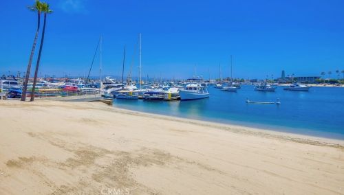 24 Bolivar St, Newport Beach CA  92663-4420 exterior
