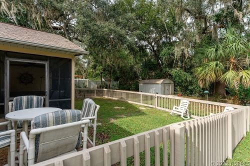 2033 Brewster Dr, Deltona FL  32738-9597 exterior