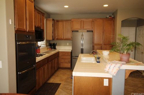 5823 Spice St, Lancaster CA  93536-2348 exterior