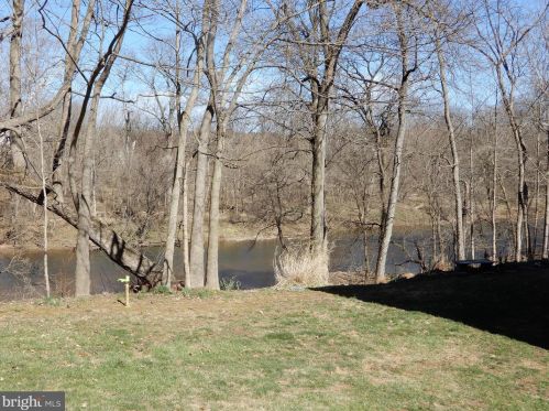 71 Old Mill Ln, Southampton, PA 18966-2850