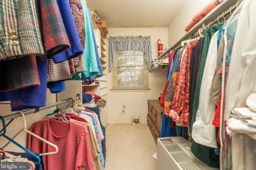 1209 Knollbrook Dr, Lansdale PA 19446-5117 exterior