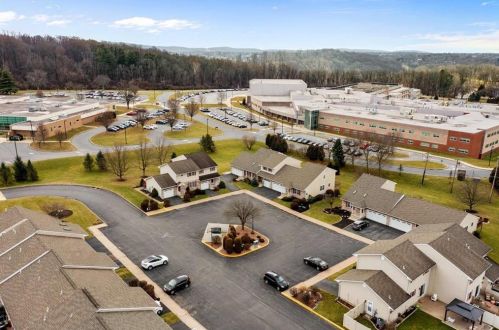 4 Saratoga Ct, Easton PA  18040-1046 exterior