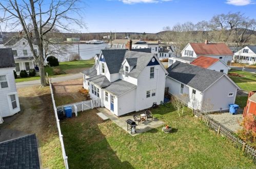 3 Riverside Pl, Gales Ferry CT  06335-1442 exterior