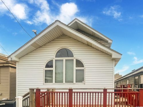 29 11th Rd, Far Rockaway, NY 11693-1115