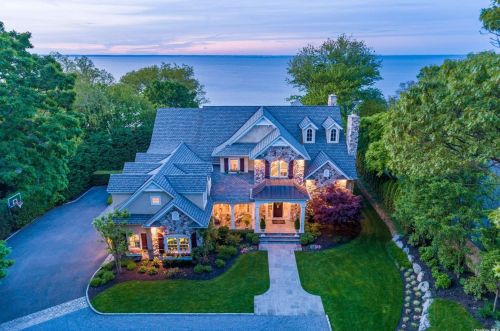 2 Marions Ln, Northport, NY 11768-1411