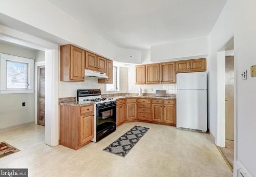 357 County Line Rd, Ardmore, PA 19003-2709