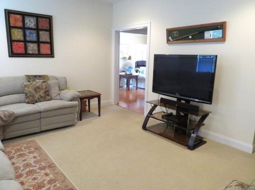 7 Balsam Rdg Cir, Wallingford CT 06492-4377 exterior