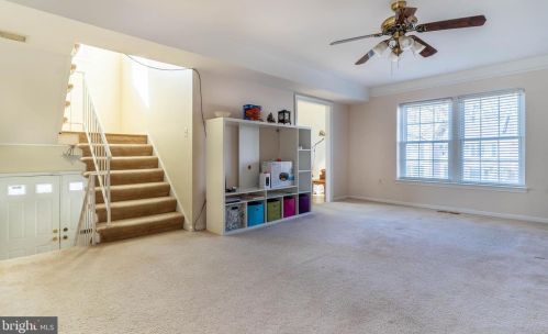 8031 Sleepy View Ln, Springfield VA  22153-2921 exterior