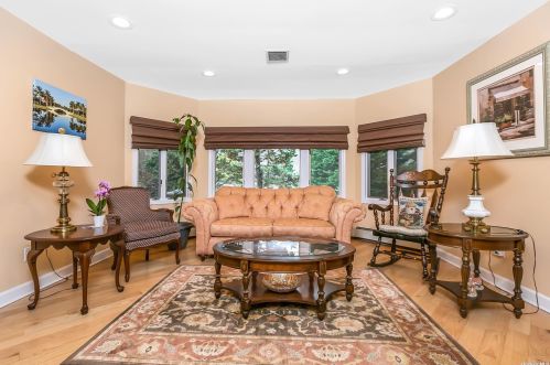 22 Stonywell Ct, Huntington Station NY  11746-5423 exterior