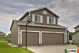 1908 Ridgeview Dr, Omaha NE  68046-8086 exterior
