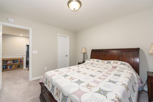 1792 Quarry Oaks Dr, Florence KY  41042-5700 exterior