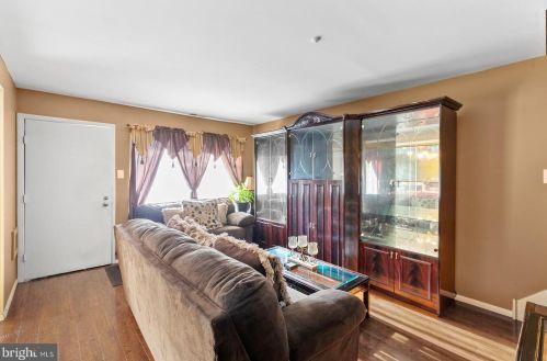 16 Maplewood Ct, West Deptford NJ  08066-2404 exterior