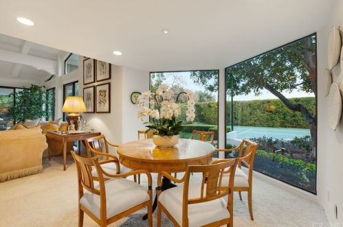 5242 Amestoy Ave, Van Nuys CA 91406-2112 exterior