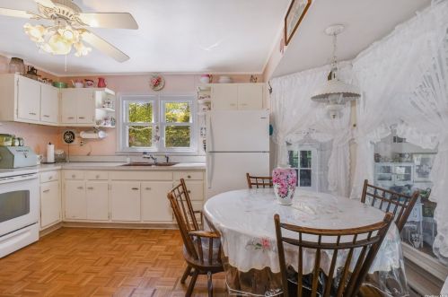 11 Rambling Rd, Northport NY  11768-2315 exterior