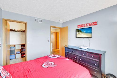 1565 Roscommon Dr, Pataskala OH  43062-7018 exterior