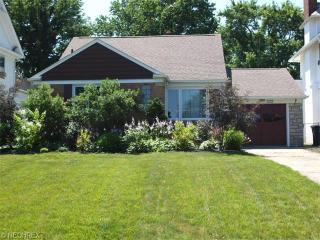 16309 Lk Ave, Cleveland OH  44107-1147 exterior