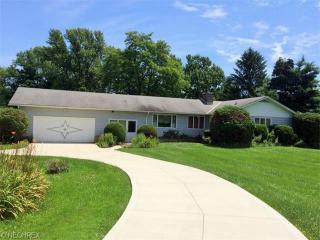 447 Ridge Rd, Hinckley, OH 44233-9445