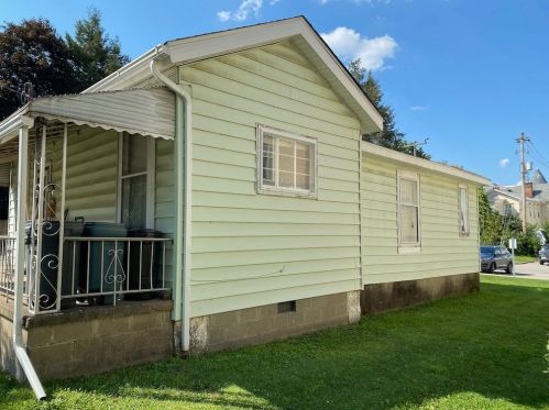 1312 Chestnut St, Franklin, PA 16323-1539