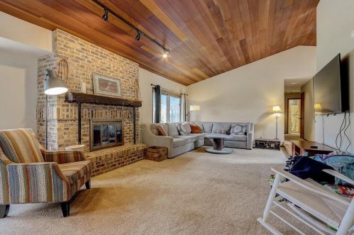 502 Thomas Rd, Wales, WI 53183-9778