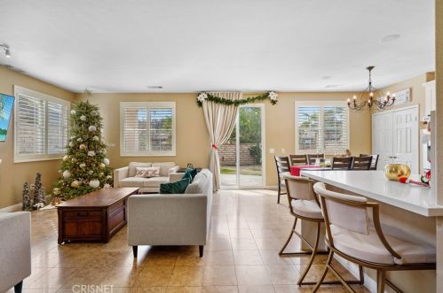 19920 Holly Dr, Santa Clarita CA  91350-3698 exterior