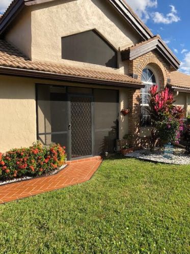 7290 Le Chalet Blvd, Boynton Beach, FL 33472-5034