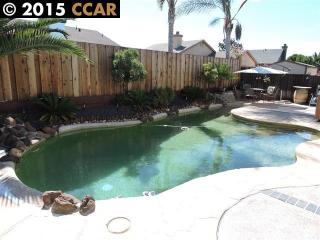 669 Miller Dr, Oakley, CA 94561-4231
