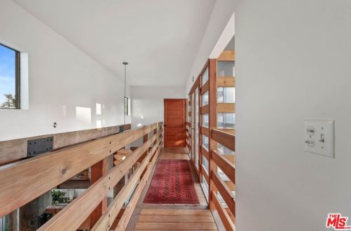 21629 Saddle Peak Rd, Topanga CA  90290-3415 exterior