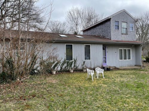 74 Summer St, Marthas Vineyard, MA 02539-8130