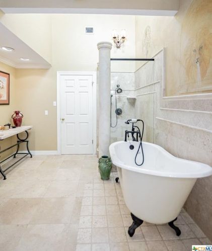 225 Charleston Dr, Victoria TX 77904-3814 exterior