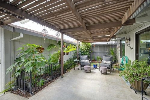 7915 Rocky Point Ct, Citrus Heights CA  95610-7704 exterior