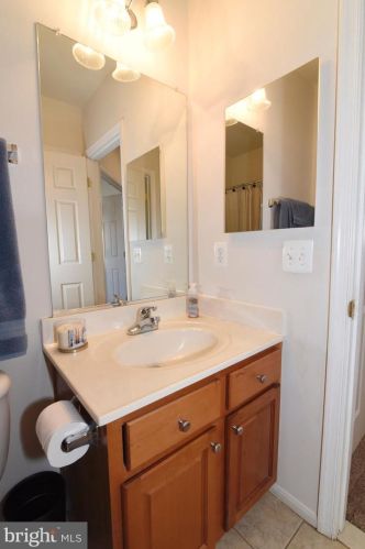 213 Alpine Dr, Leesburg VA 20175-6132 exterior