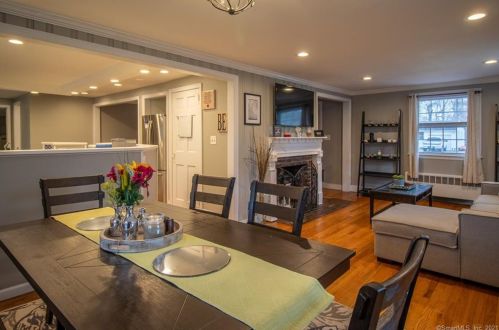 20 Taylor St, Windsor CT  06095-2434 exterior