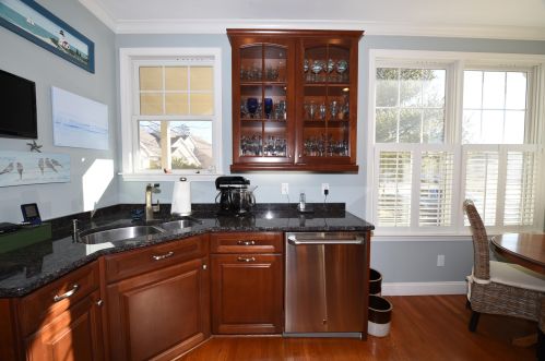 18 Chadwick Ct, Mashpee MA 02649-2892 exterior