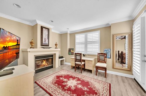 304 Goldenwest St, Huntington Beach CA 92648-2600 exterior