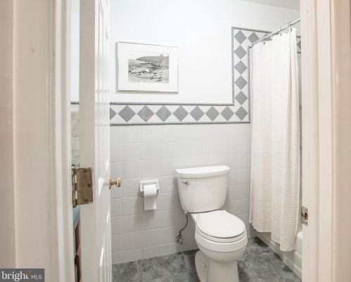 932 Queens Dr, Yardley PA  19067-4528 exterior