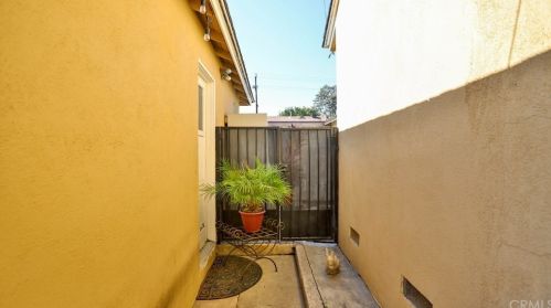 4561 Adenmoor Ave, Lakewood CA  90713-2515 exterior