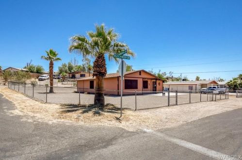 2080 Panorama Dr, Bullhead City, AZ 86442-5527