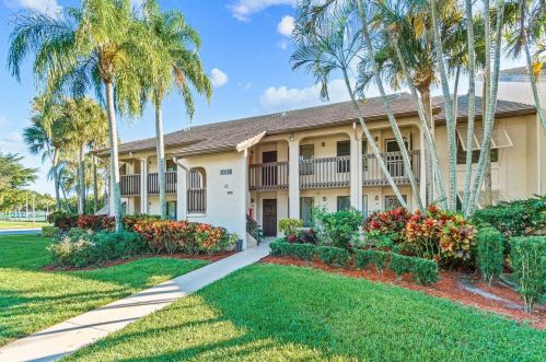 10118 Mangrove Dr, Boynton Beach, FL 33437-1325