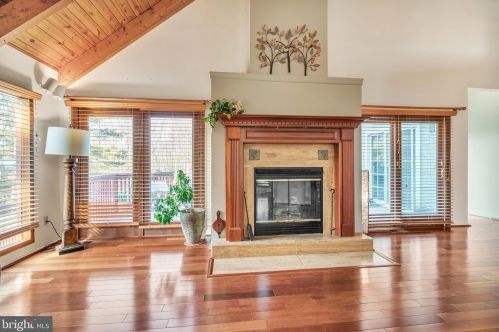6057 Schlentz Hill Rd, Pipersville, PA 18947-1318