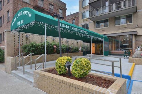 118-18 Union Tpke, Jamaica NY  11415-1024 exterior
