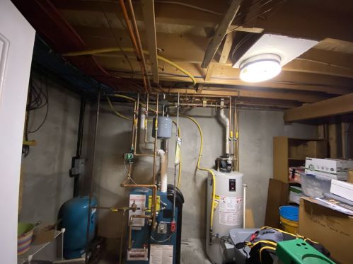 61 Thorndike Rd, Weare NH  03281-4549 exterior