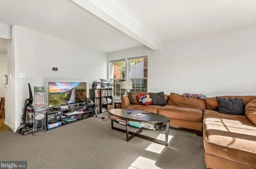 12810 Silvia Loop, Woodbridge VA  22192-5091 exterior