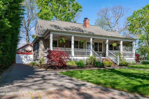432 Lombardy Blvd, Brightwaters, NY 11718-1008