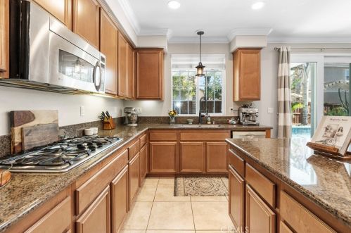 27406 Quincy Ln, Temecula CA  92591-4402 exterior