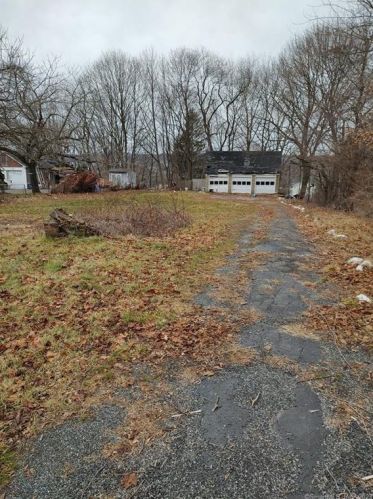 12 Elm St, Ansonia, CT 06401-3310
