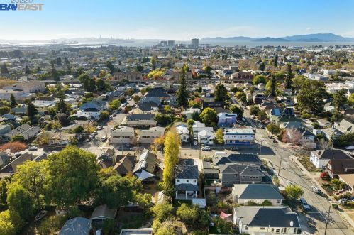 5926 Dover St, Oakland CA  94609-1426 exterior