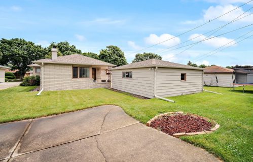 3231 85, Milwaukee WI 53227-4616 exterior