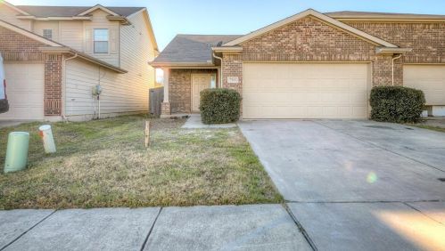 7569 Lazy Spur Blvd, Fort Worth, TX 76131-5232